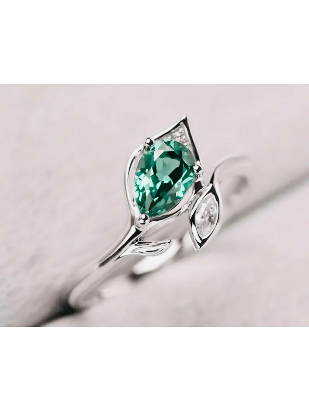 New - Unique - Green Zirconia Teardrop Leaf Design Ring - Size 7
